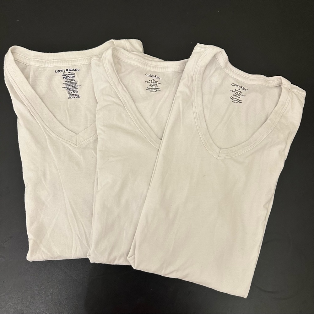 🖤2/$8🖤 Men’s CalvinKlein & LuckyBrand T-shirt bundle of 3 (Medium)